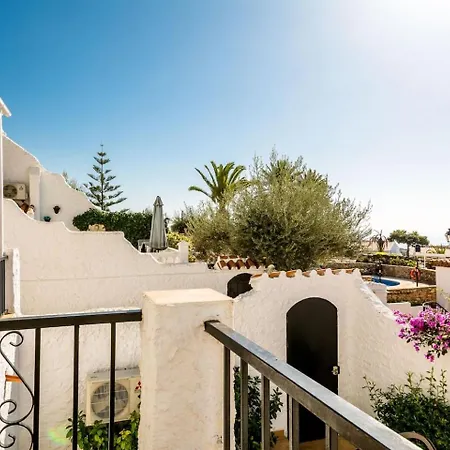 Casa de Férias Violetas With 2 Communal Pools