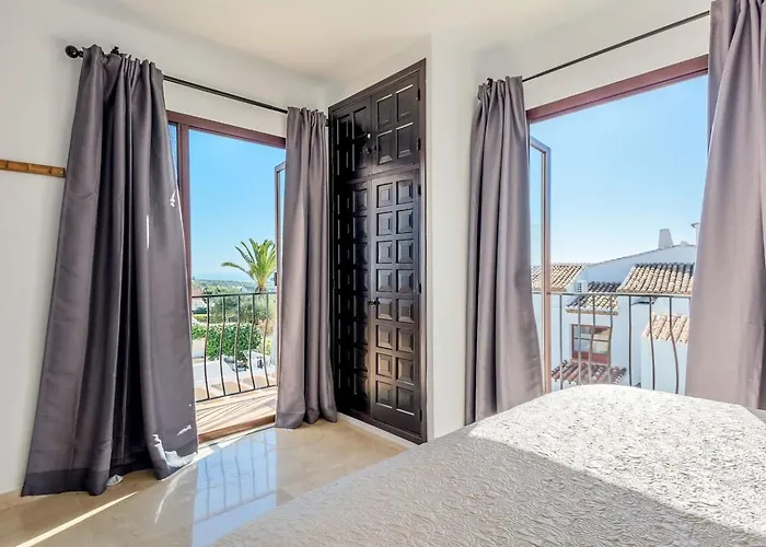 Villa Las Violetas With 2 Communal Pools Casa de Férias Nerja